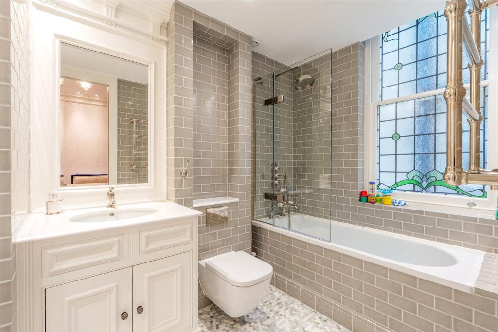 4 bedroom apartment for sale in North Gate, Prince Albert Road, St John's Wood, London, NW8